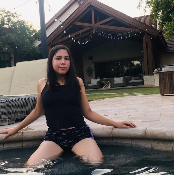 Meet your Posher, Lizbeth - Picture 1 of 1